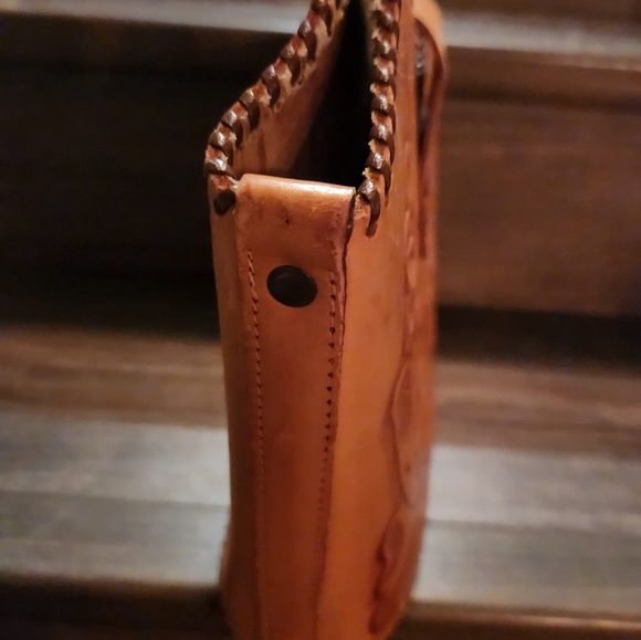Leather tooled purse - Picture 4 of 9